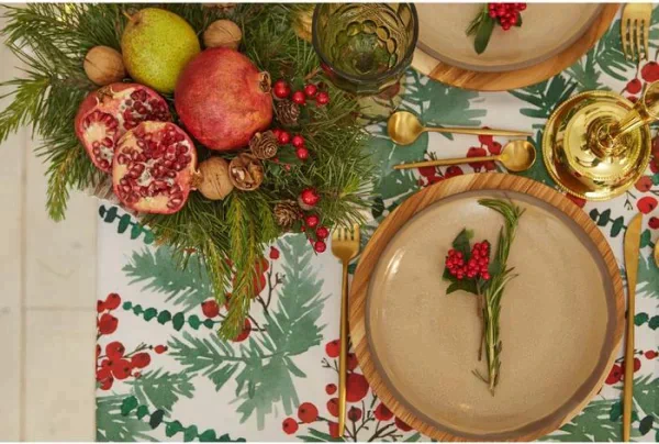 Скатерть Доляна «Новый год: Сhristmas berries» 145*180 +/- 2 см, 100% п/э